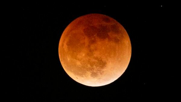 Lunar eclipse 2022: 10 stunning photos of May’s ‘super flower blood moon’
