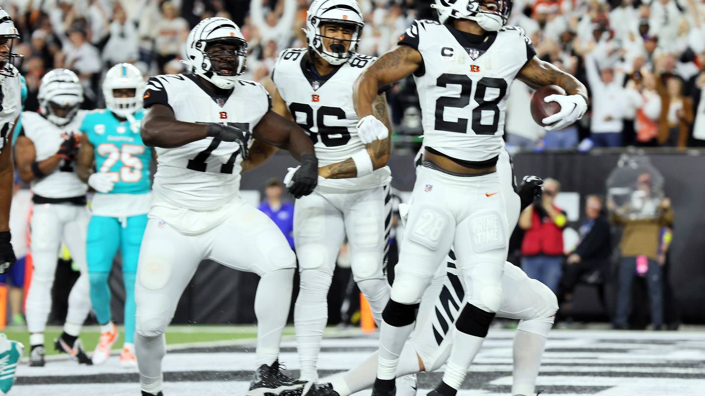 Why are Cincinnati Bengals wearing white helmets?