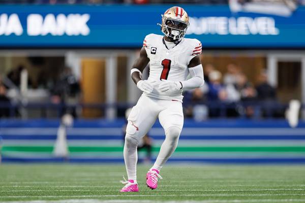 49ers WR Deebo Samuel hospitalized with fluid in his lungs after leaving loss to Chiefs early