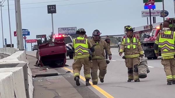 At least 1 taken to hospital after rollover crash on I-75 SB in Vandalia  