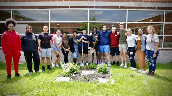 PHOTOS: Springfield students open 2016 time capsule
