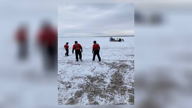 20 safe after being stranded on Lake Erie ice floe, US Coast Guard says ...