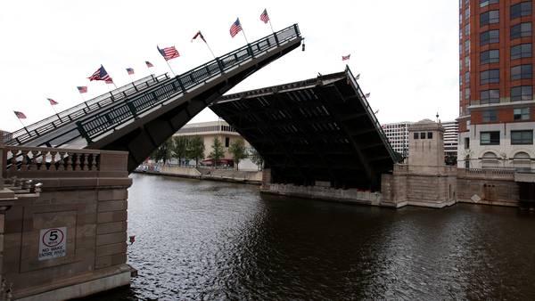 Tourist dies in fall from Milwaukee drawbridge