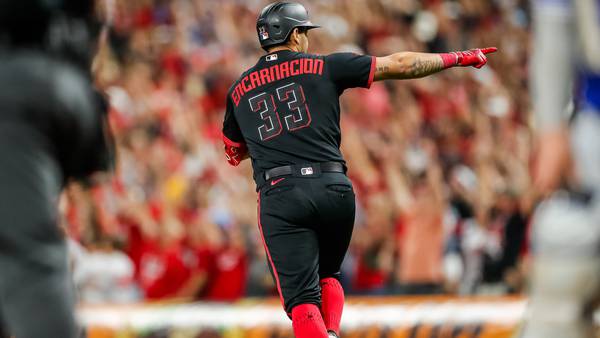 Rookie hits walk-off home run in 9th to win it for Reds
