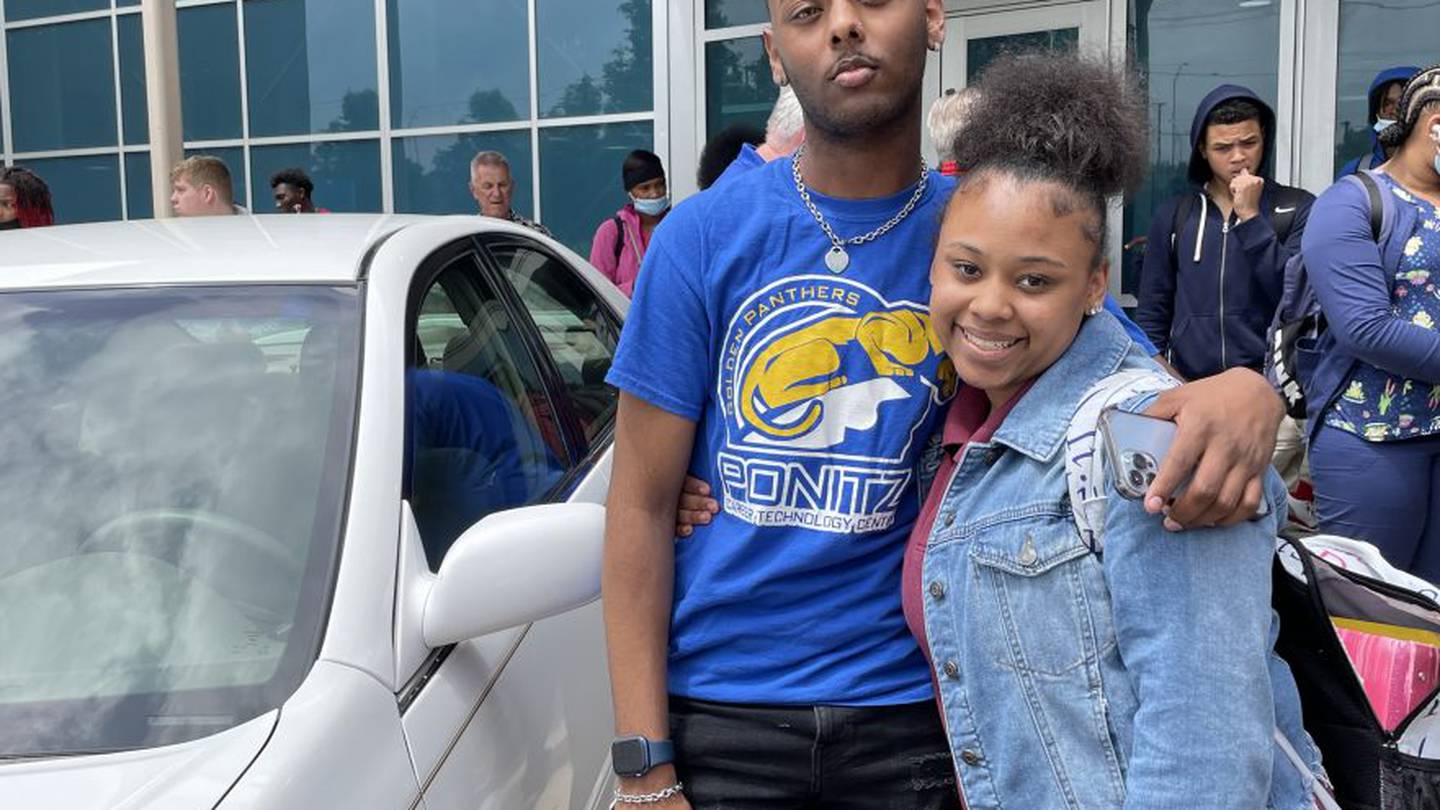 Dayton Public Schools senior wins new car, gifts it to younger sister