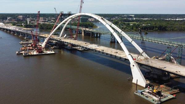 3 people injured after SUV travels across pedestrian path on Quad Cities bridge over Mississippi Riv