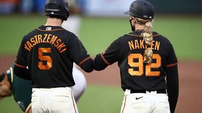 Giants' Alyssa Nakken, 1st female MLB coach, gets reps at first base