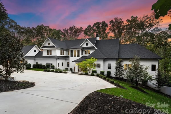 PHOTOS: NFL player selling lakefront home with pool, large kitchen for $5M