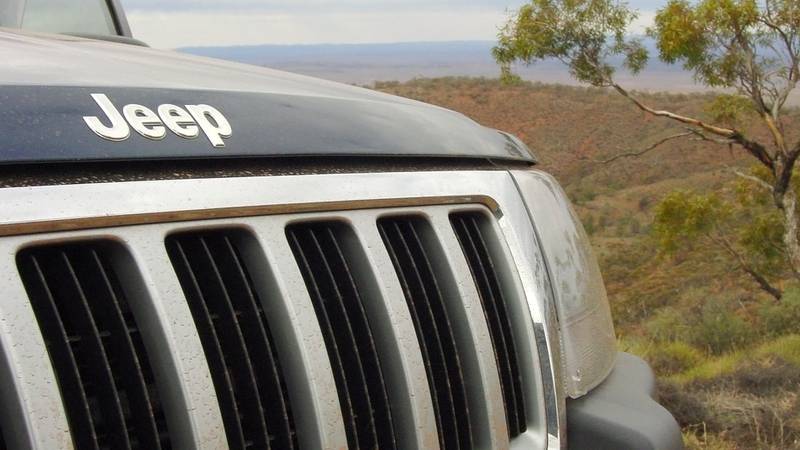 Chrysler is recalling 338,238 Jeep Grand Cherokees due to issues with the steering wheel that can cause drivers to lose control of their vehicles.
