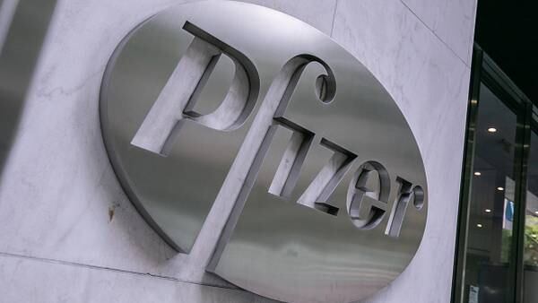 Pfizer to meet with CDC, FDA about COVID-19 booster shot