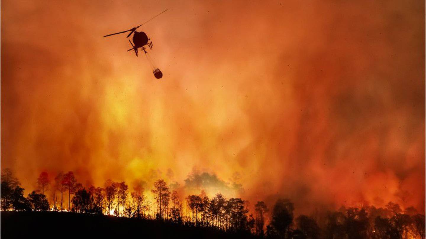 Tennessee wildfires near Gatlinburg, Pigeon prompt evacuations