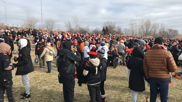 ‘It’s surreal, it’s amazing;’ Thousands of Bengals in Kansas City to cheer Stripes against Chiefs
