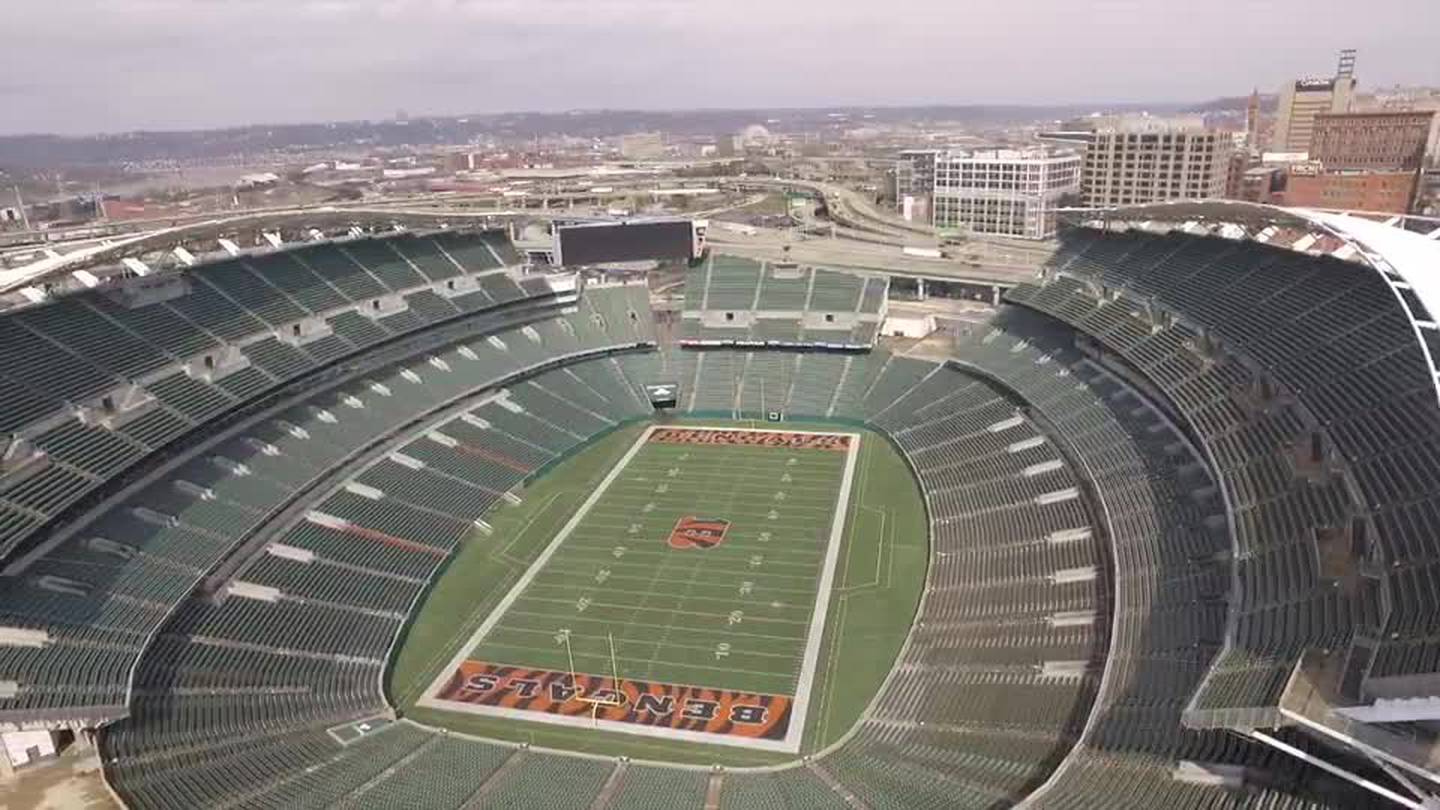 Bengals charter flies over Paul Brown Stadium to wave to fans