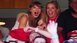 Taylor Swift accepts Travis Kelce’s invitation, attends Chiefs’ 41-10 win against Bears