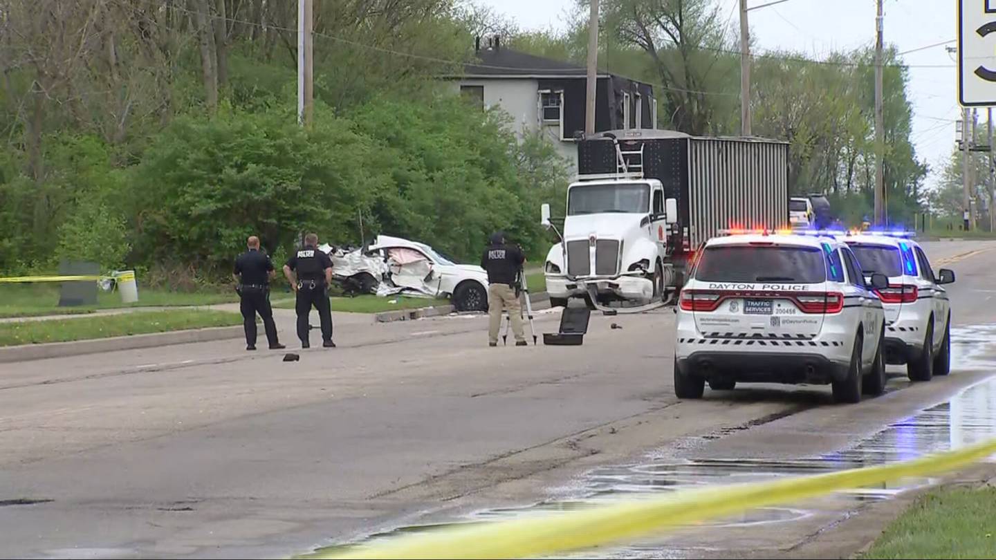 UPDATE: 2 dead after crash involving car, semi near Dayton bank – WHIO