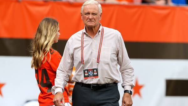 Browns identify, plan to ban fan who threw bottle at owner Jimmy Haslam
