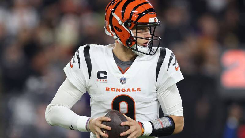 BALTIMORE, MARYLAND - NOVEMBER 16: Joe Burrow #9 of the Cincinnati Bengals looks to pass against the Baltimore Ravens during the second quarter of the game at M&T Bank Stadium on November 16, 2023 in Baltimore, Maryland. (Photo by Patrick Smith/Getty Images)