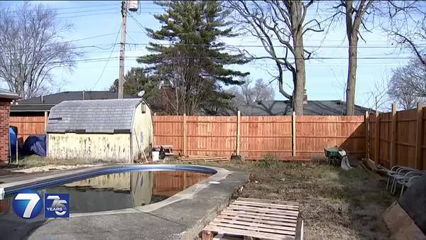 ‘I want to scream;’ Woman still waiting for contractor to finish fence to honor late husband