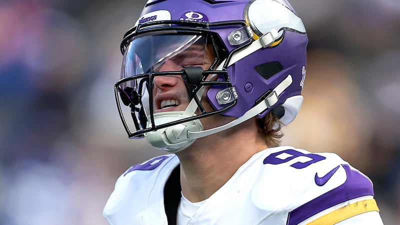 X-rays negative for Vikings QB J.J. McCarthy after injuring his right hand