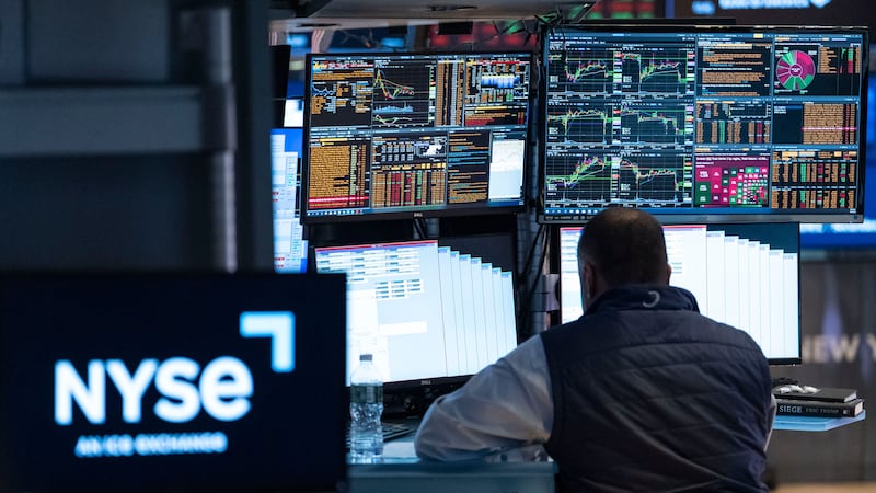 US markets weighed down by extended sell-off in the tech sector