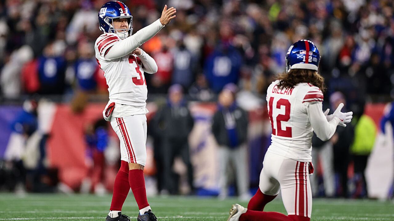 The Giants' Younghoe Koo lines up a kick during the second quarter of Monday night's game. The field goal did not go well