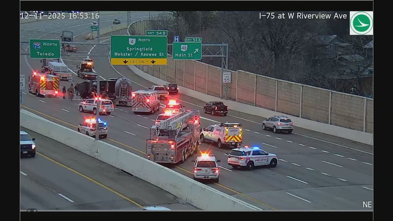 All lanes blocked after semi crash on I-75 NB in Dayton