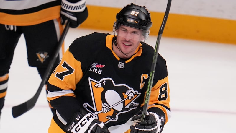 Sidney Crosby breaks Penguins scoring record previously held by Mario Lemieux