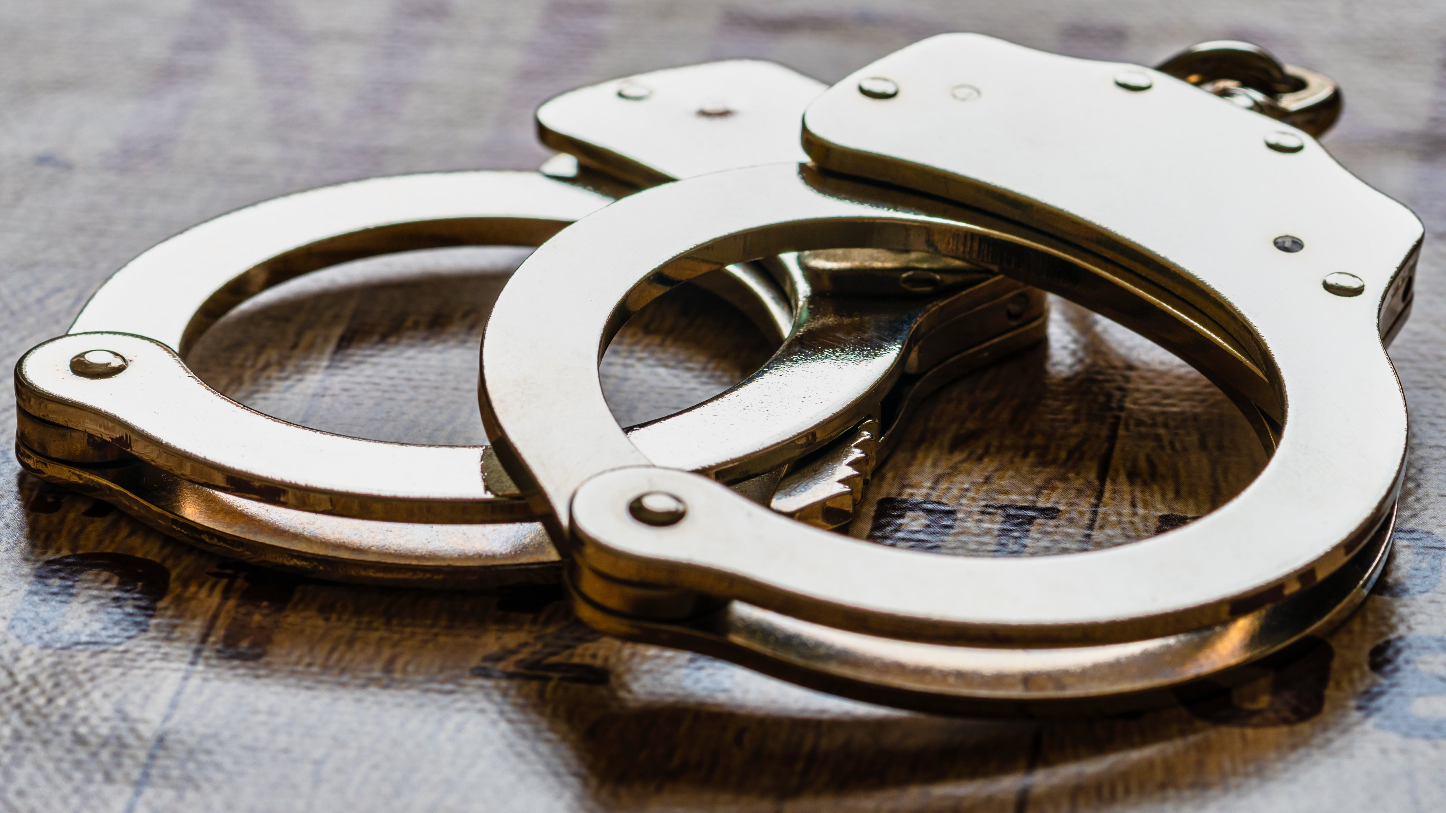 1 arrested on outstanding warrant after fight near Dayton apartment complex