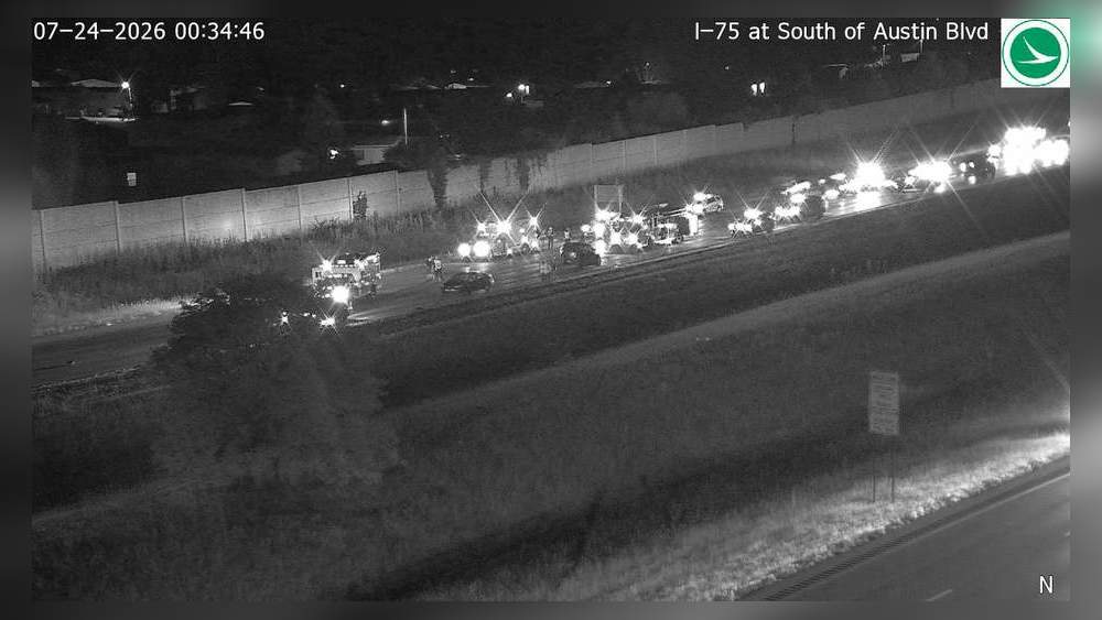 All lanes closed due crash on I - 75 SB near Austin Blvd . - WHIO TV 7 and WHIO Radio