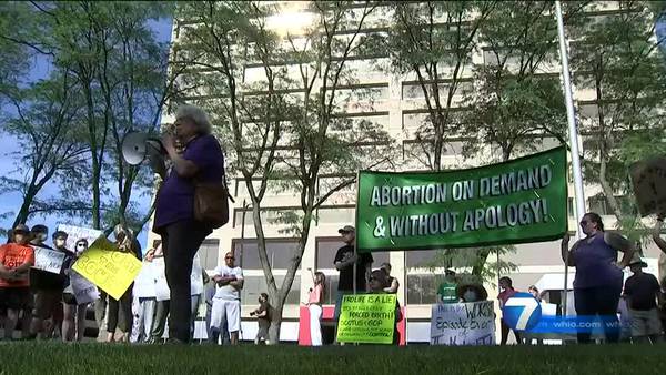 ‘This is an absolute disgrace;’ Pro-choice protestors make their voice heard in downtown Dayton 