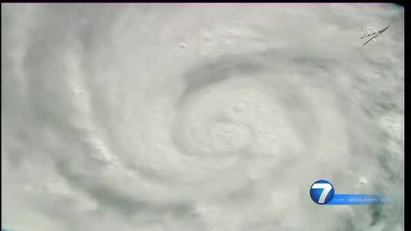 How big is the size of the eye of Hurricane Ian?